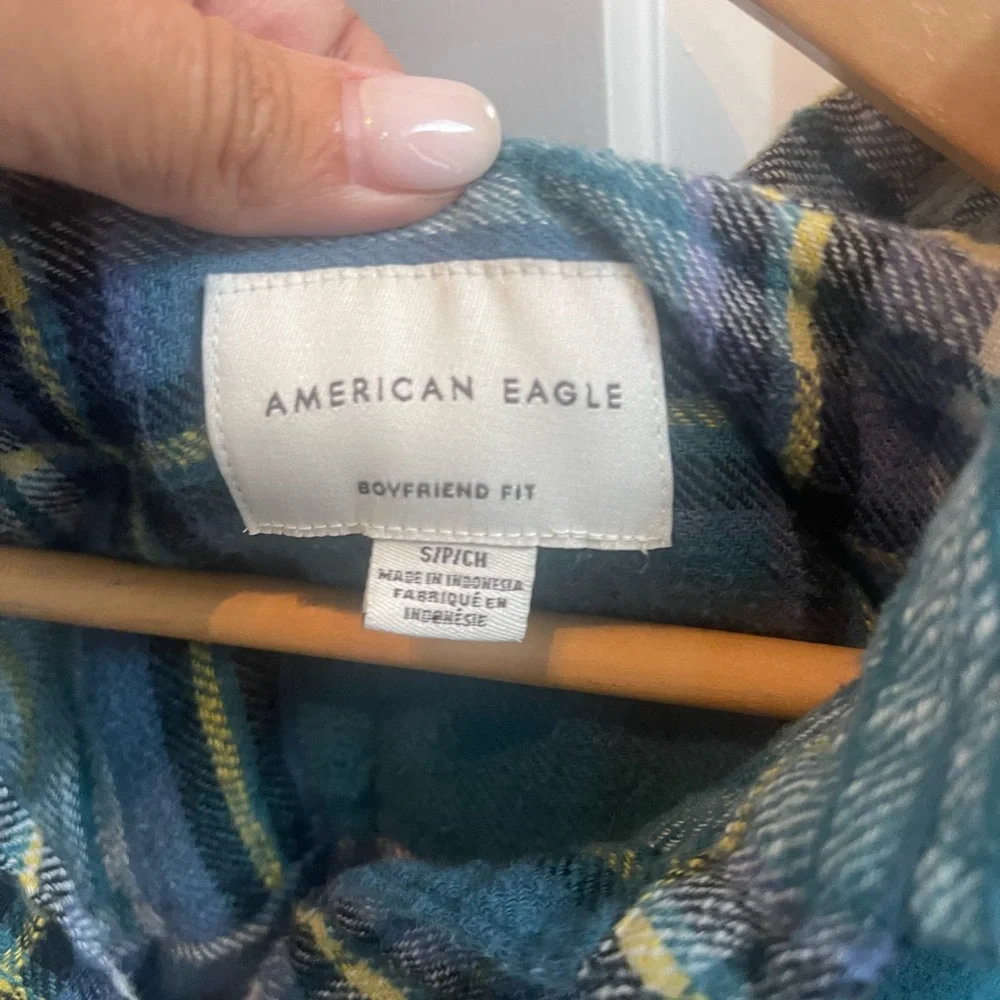 American Eagle women’s flannel - Picture 2 of 5